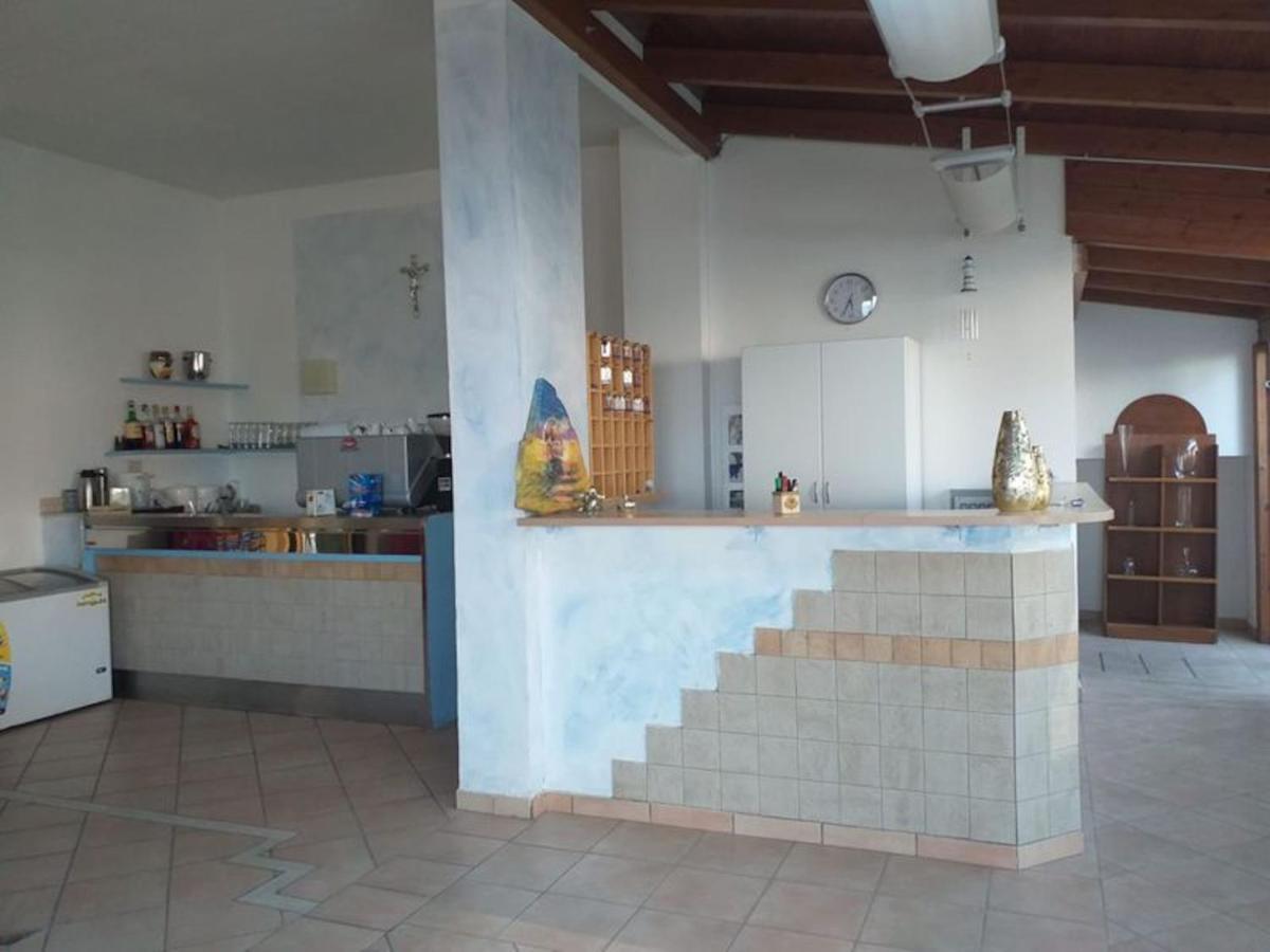 Room In Bb - Spacious Double Room Beside The Sea Pineto Exterior foto
